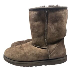 UGG Australia Brown Classic‎ Short Chocolate Brown Boots 5825 Women's Size 9 GUC